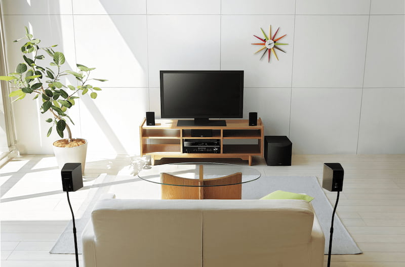 Heimkino Wohnzimmer mit TV und Surroundsystem