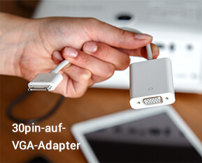 30pin-auf-VGA-Adapter der in der Hand gehalten wird