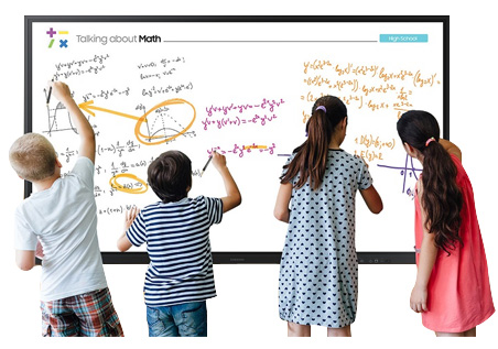 Samsung Flip im Klassenraum mit mehreren kindern