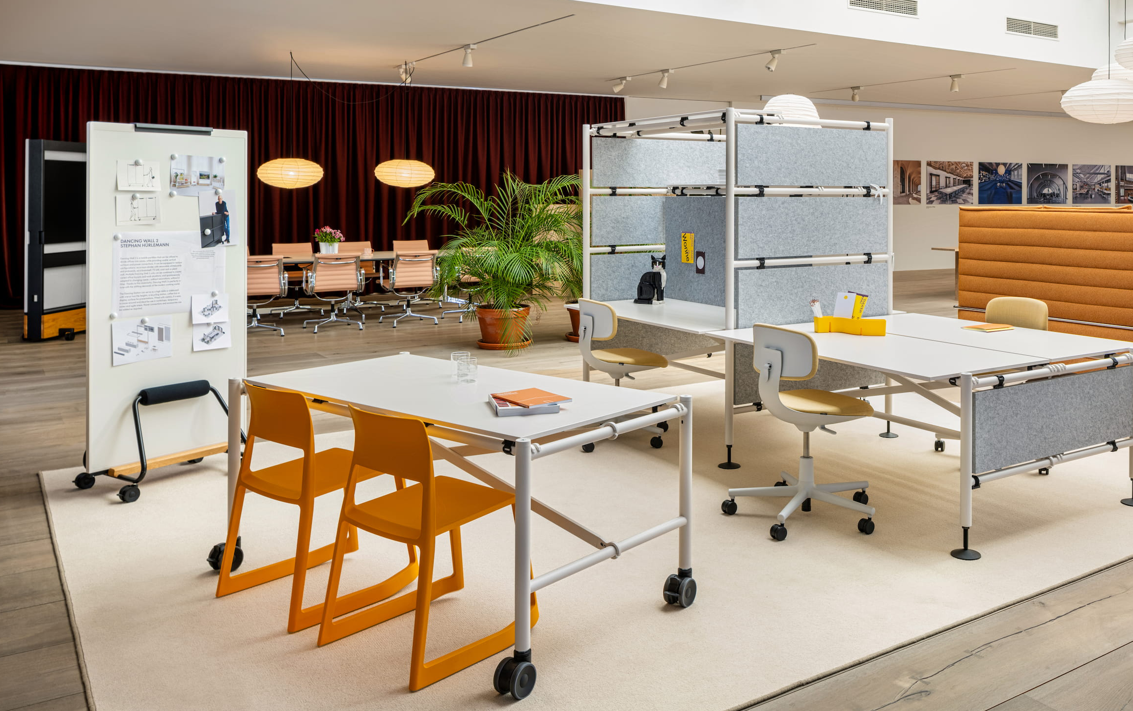 Moderner Arbeitsbereich mit Vitra Möbeln