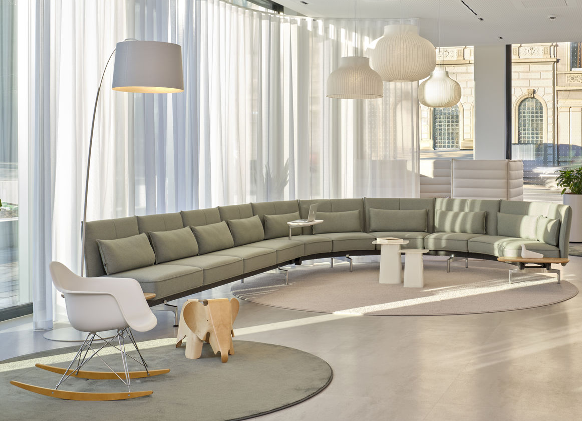 Loungezone mit gemütlicher Sitzlandschaft