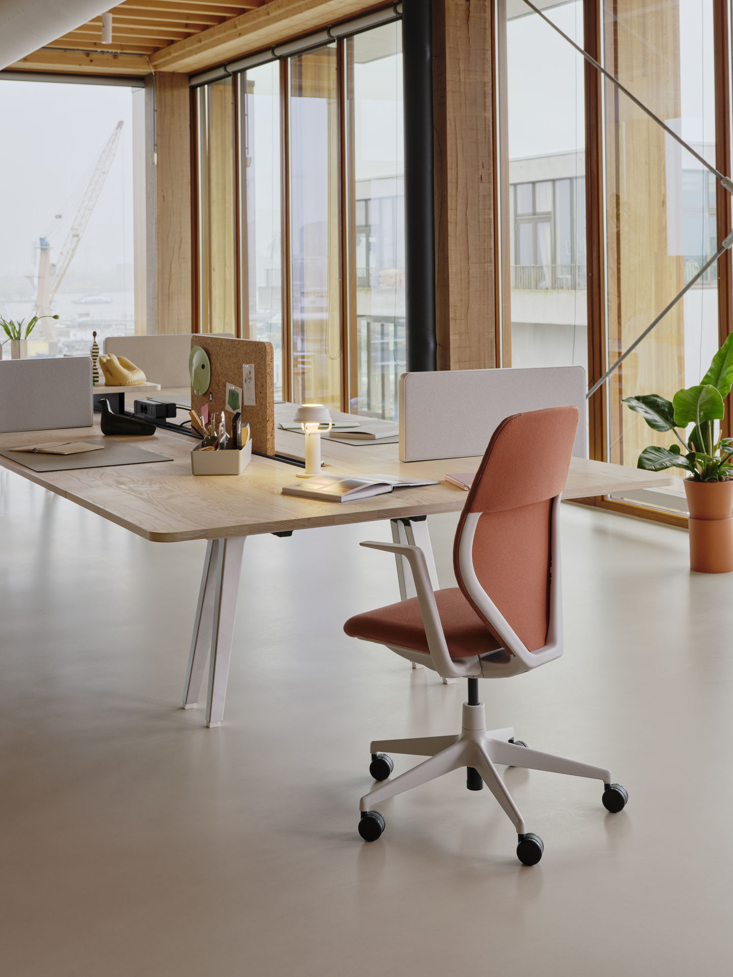 7715689_vitra_showroom_amsterdam_acx_2023_2_v_fullbleed_1440x